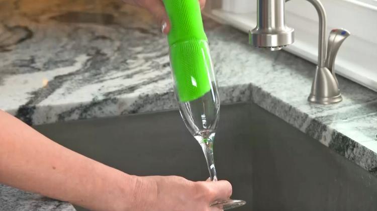 Better Sponge - Unique Multi-purpose sponge, jar opener gripper, oven mitt, pet hair collector - Incredible silicone fingers sponge