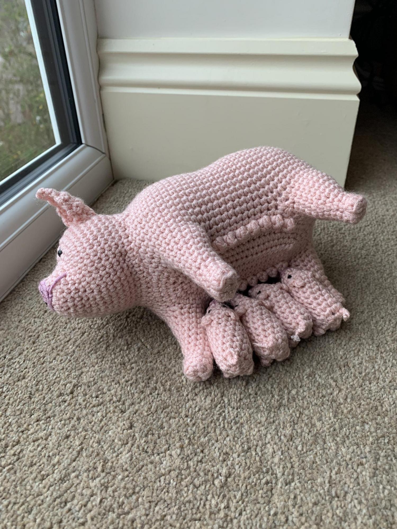 Birthing Pig That Feeds Its Piglets - Pig with Piglets Crochet Pattern