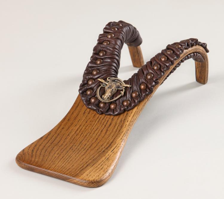  Boot Jack Lets You Easily Kick Off Your Boots Hands-Free - Remove boots with no hands