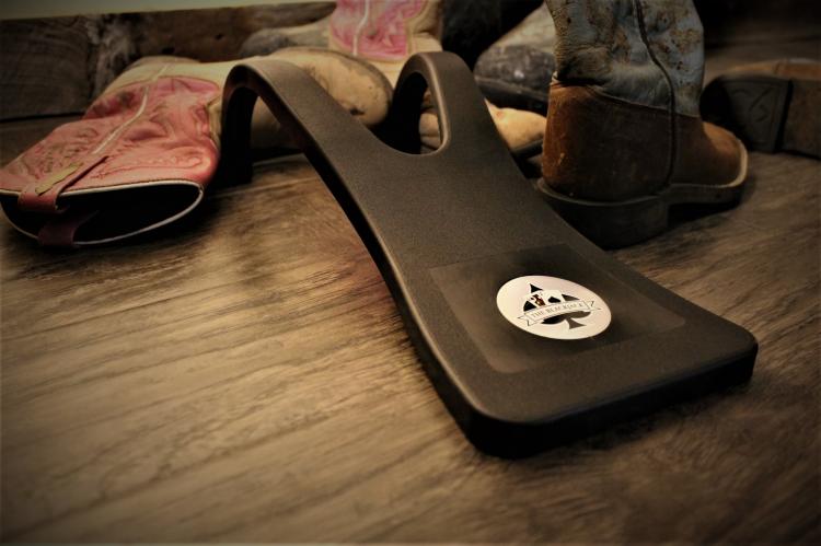  Boot Jack Lets You Easily Kick Off Your Boots Hands-Free - Remove boots with no hands