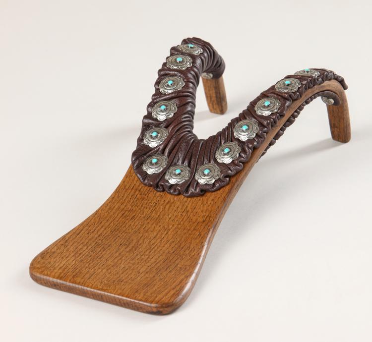  Boot Jack Lets You Easily Kick Off Your Boots Hands-Free - Remove boots with no hands