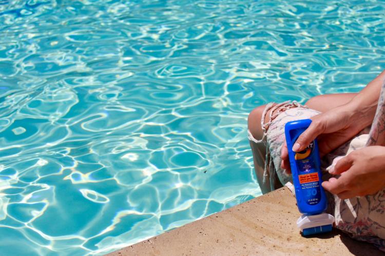 BlokRok Rok-It Sunscreen Roller - Apply suntan lotion by rolling it onto your skin