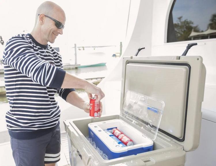 Blue Quench Qooler Spins and Chills Your Beverages In Seconds