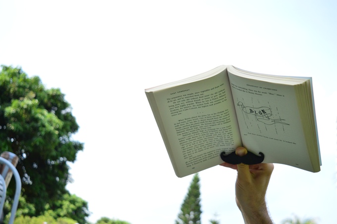 Book Mustache - Mustache book page holder