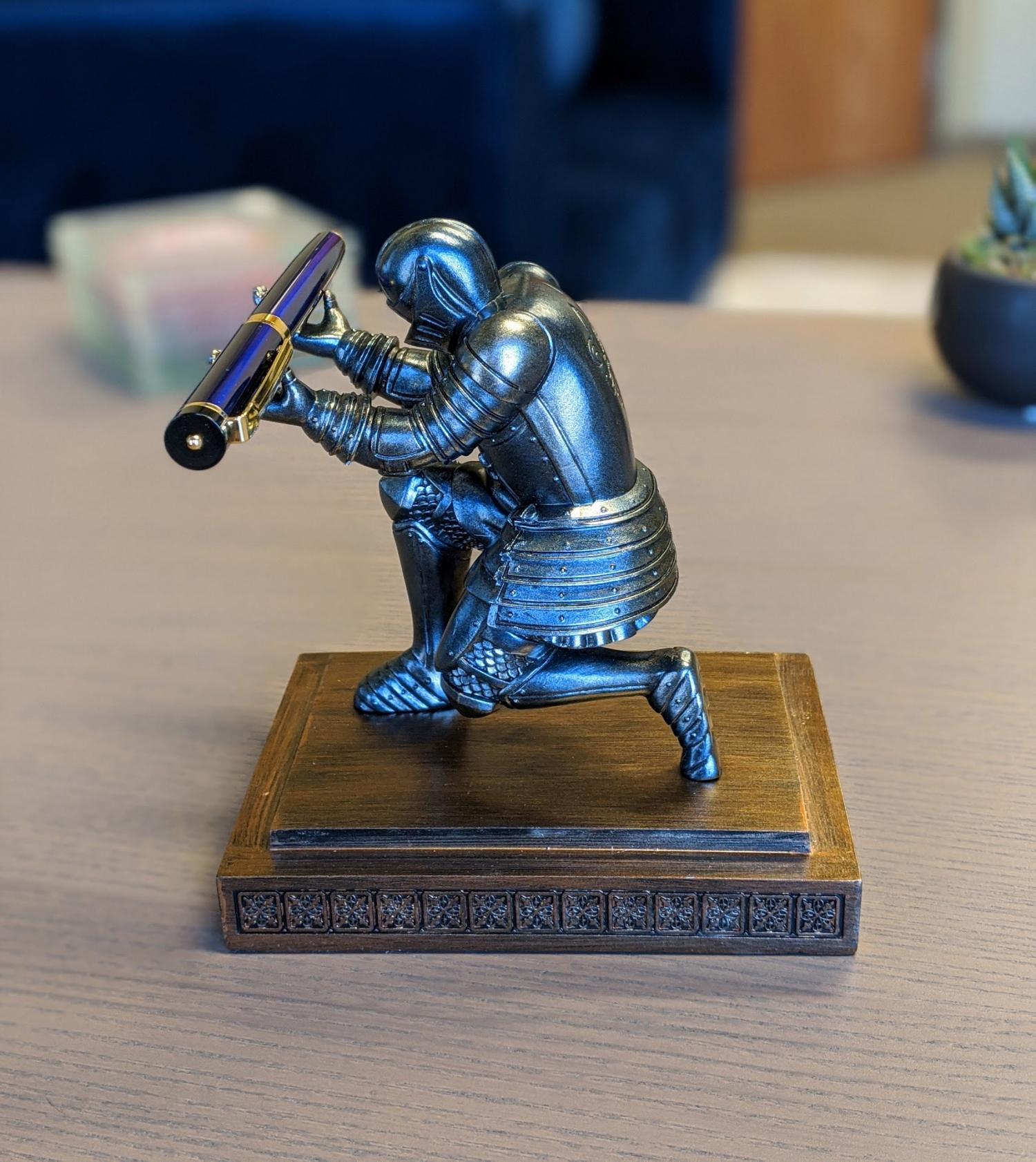 Bowing Knight Pen Holder - Medieval knight pen holder