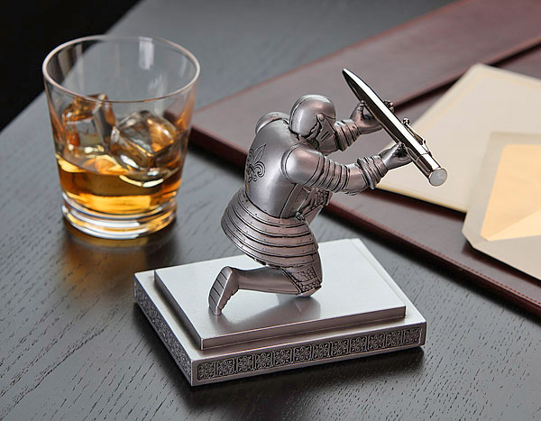 Bowing Knight Pen Holder - Medieval knight pen holder