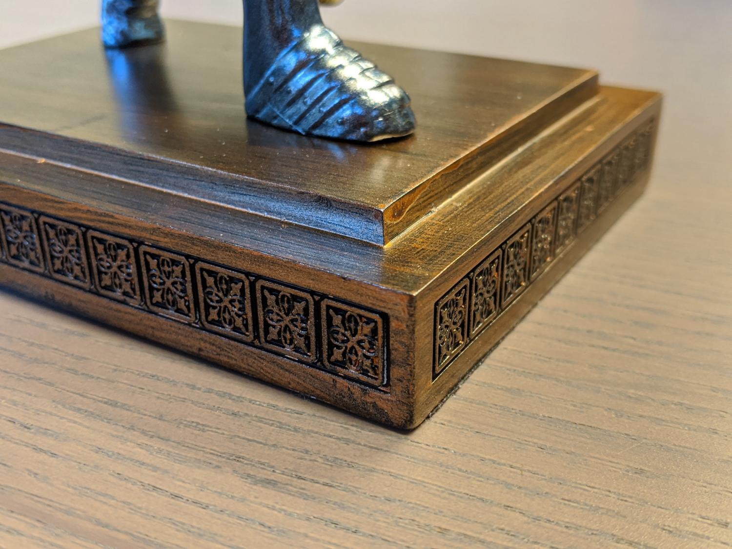 Bowing Knight Pen Holder - Medieval knight pen holder
