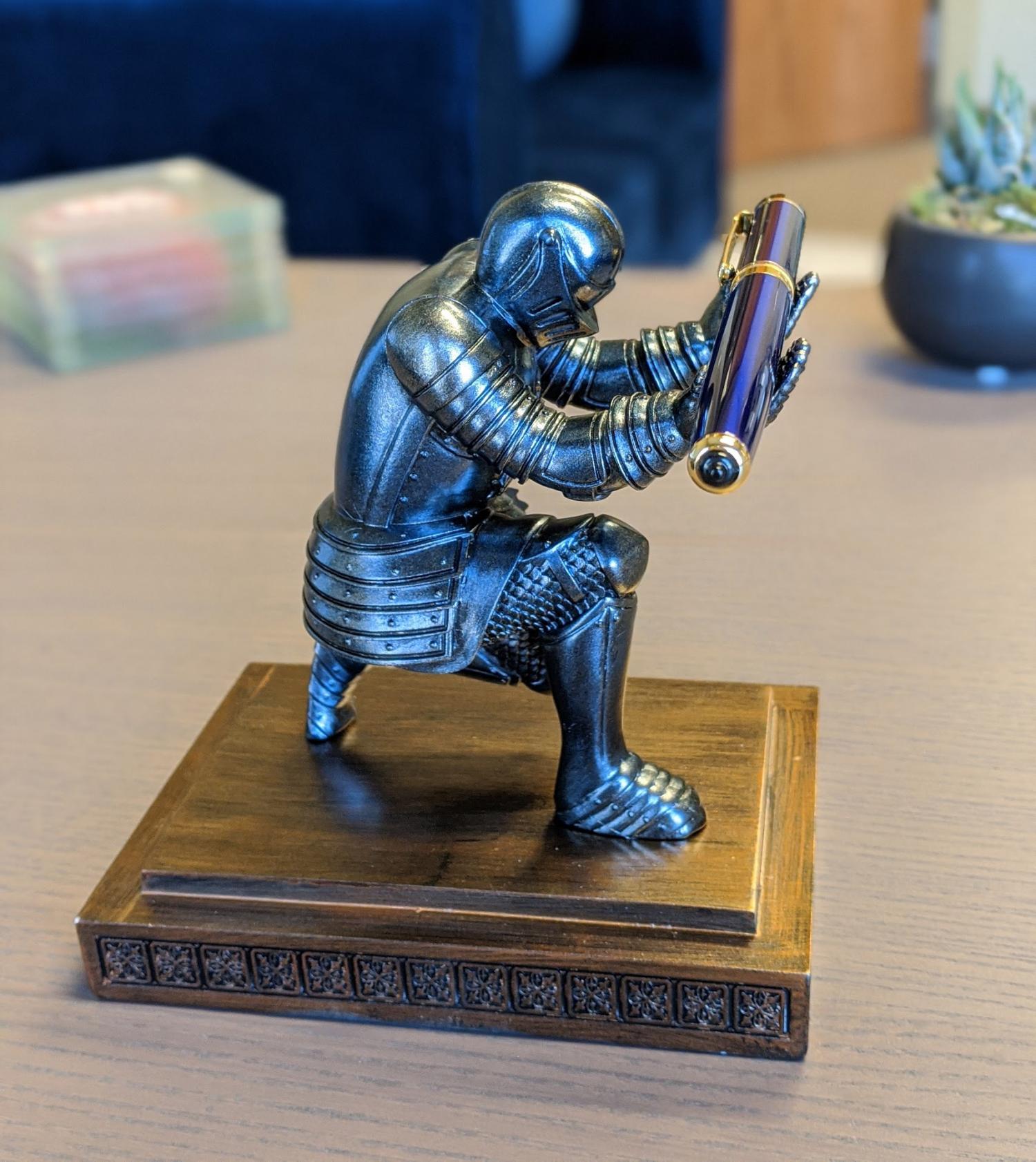 Bowing Knight Pen Holder - Medieval knight pen holder