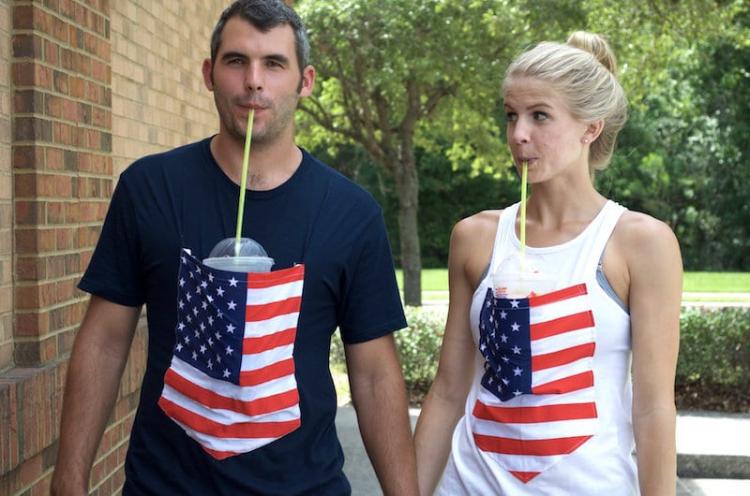 BucketTee - T-Shirt With a Giant Front Pocket