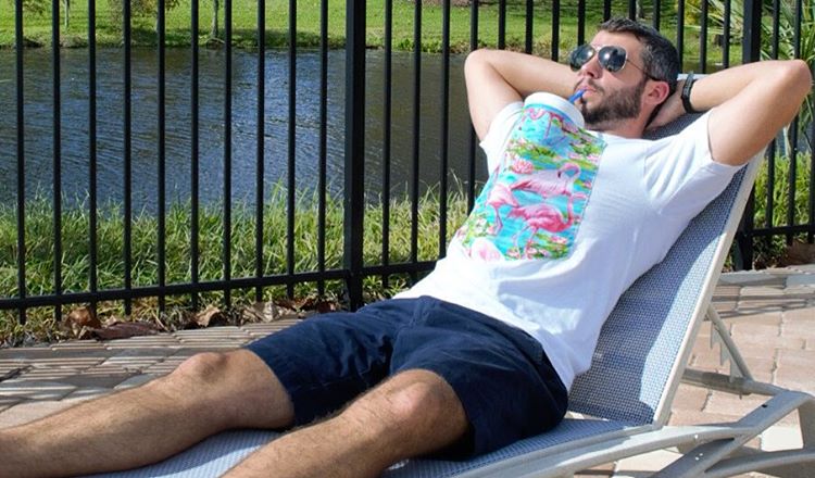 BucketTee - T-Shirt With a Giant Front Pocket