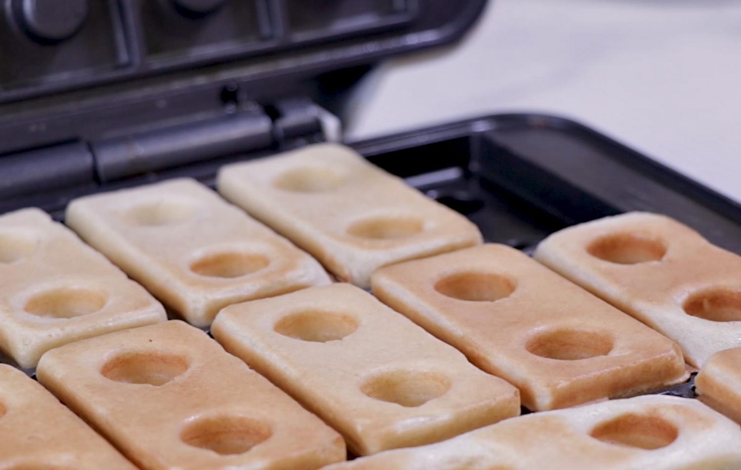 Building Block Waffle Maker - LEGO-Like Waffle Maker