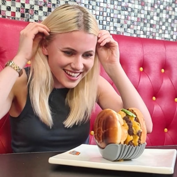 Burger Buddy Hamburger Holder - Silicone burger holder prevents juices and sauces from spilling