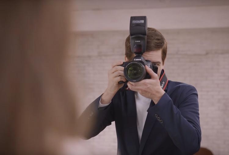 Canon Speedlite 470EX-AI Automatic flash robot finds the best spot for bursting dslr camera flash - Canon A.I. flash