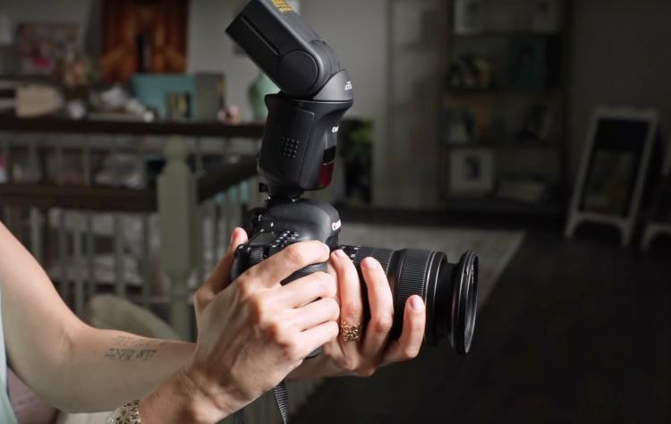 Canon Speedlite 470EX-AI Automatic flash robot finds the best spot for bursting dslr camera flash - Canon A.I. flash