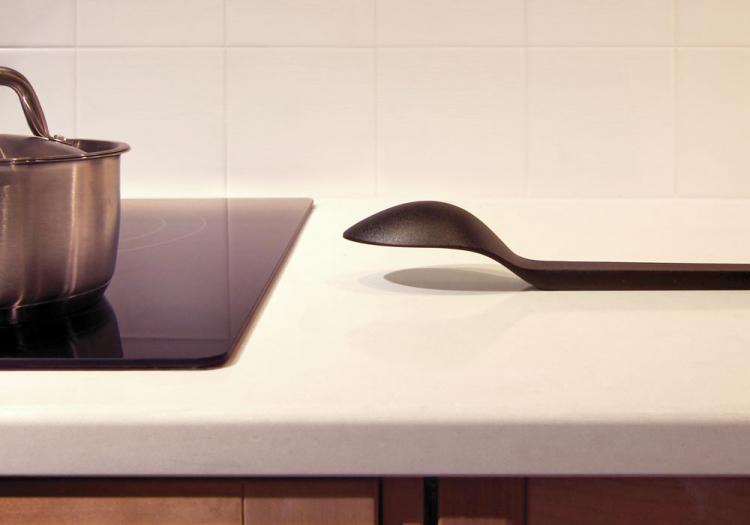 Cantilever Serving Spoon - Don't Touch The Surface of Table