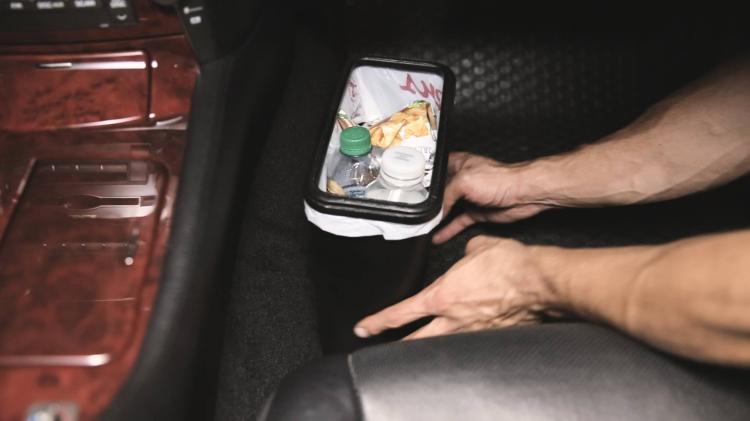 Carbage Can - Spill-proof garbage can for your car - Attaches to floor mat