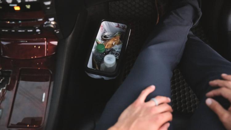 Carbage Can - Spill-proof garbage can for your car - Attaches to floor mat