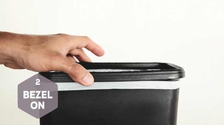 Carbage Can - Spill-proof garbage can for your car - Attaches to floor mat