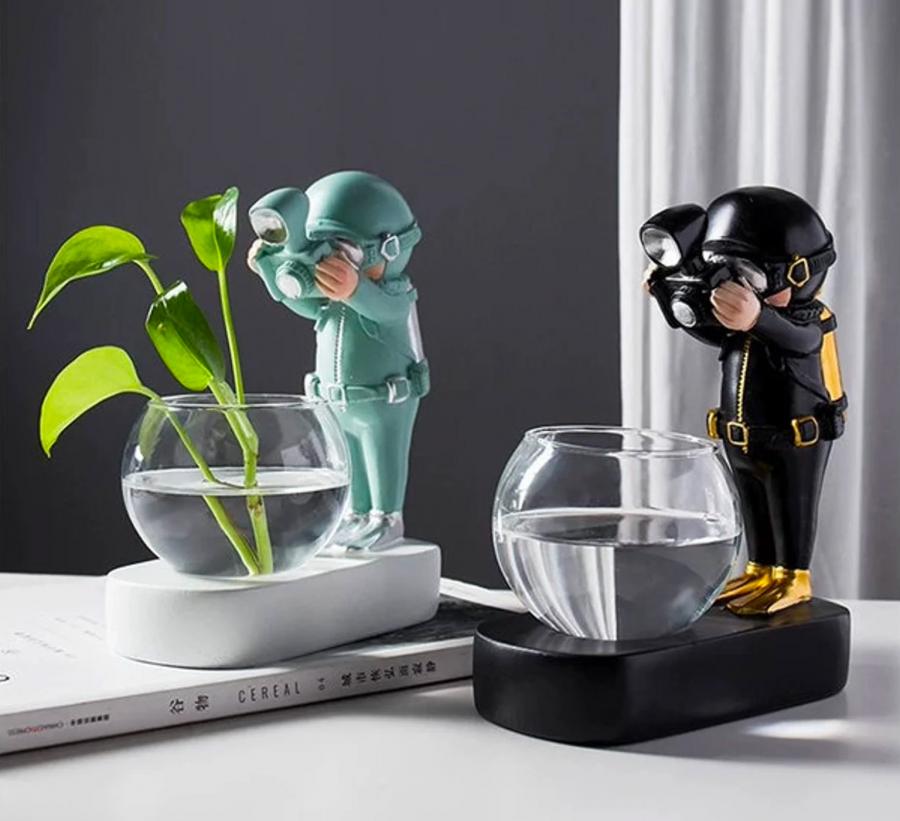 photographing scuba diver planter