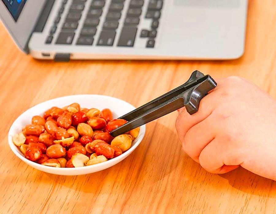 Chip and Cheeto Grabber Finger Chopsticks
