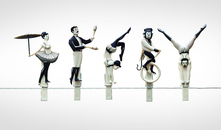 Amazing Pegzini Family Circus People Clothes Pins 