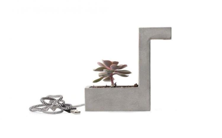 Concrete Desk Planter Doubles as a USB Lamp - Classy concrete desk lamp and plant holder