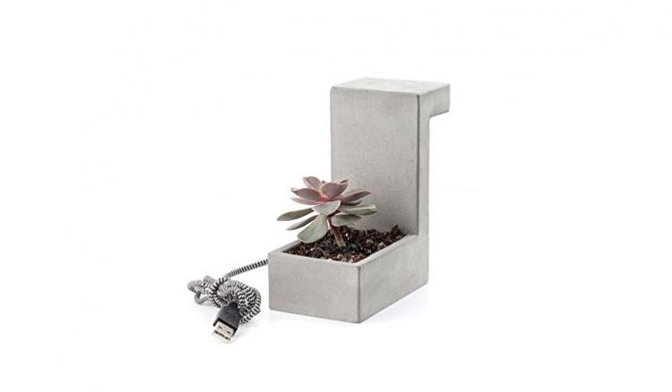 Concrete Desk Planter Doubles as a USB Lamp - Classy concrete desk lamp and plant holder