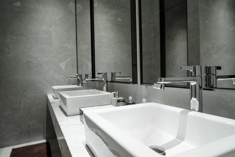 Altered Nozzle Kitchen Faucet Conserves 98% of Water Used - Water conserving misting faucet nozzle