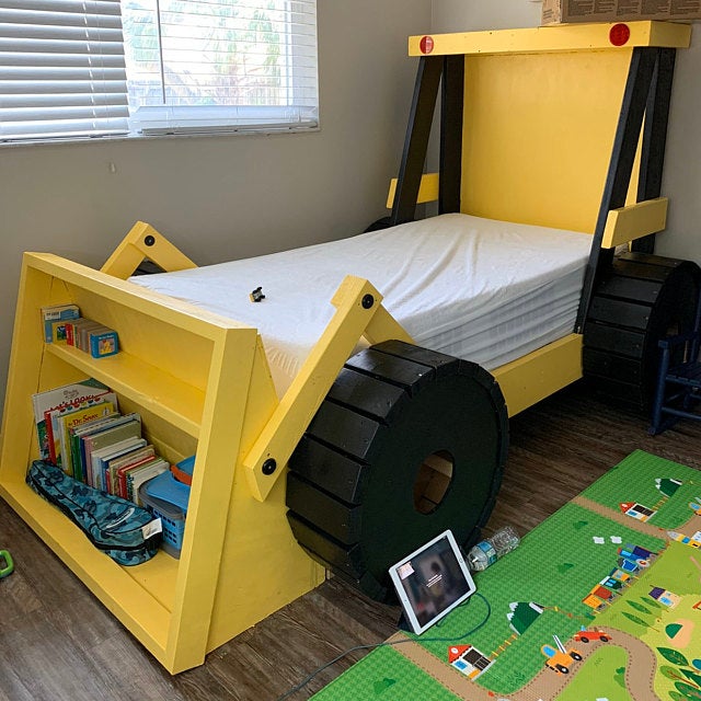 DIY Construction Truck Kids Bed Has a Built-In Bookshelf In The Bucket  - Wheel loader / front loader kids bed