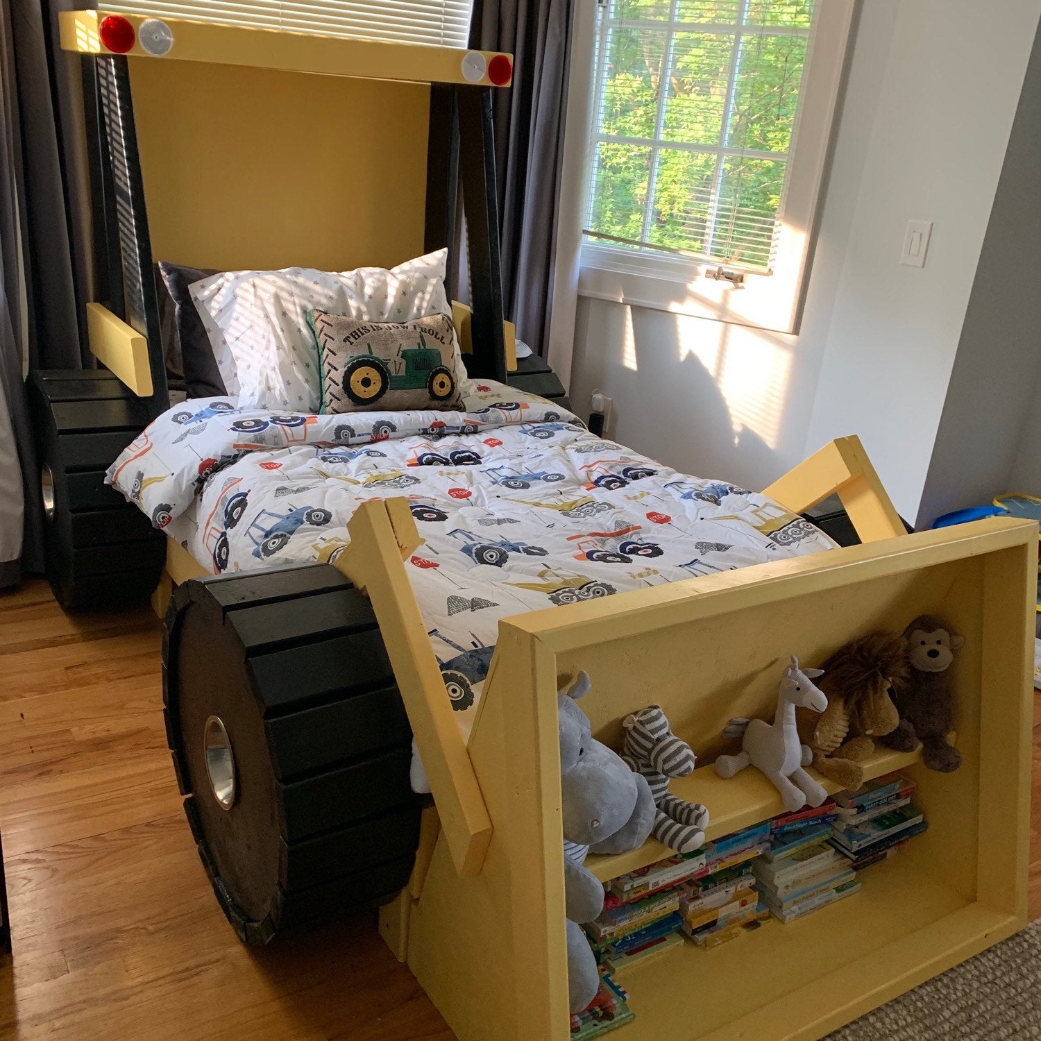 DIY Construction Truck Kids Bed Has a Built-In Bookshelf In The Bucket  - Wheel loader / front loader kids bed