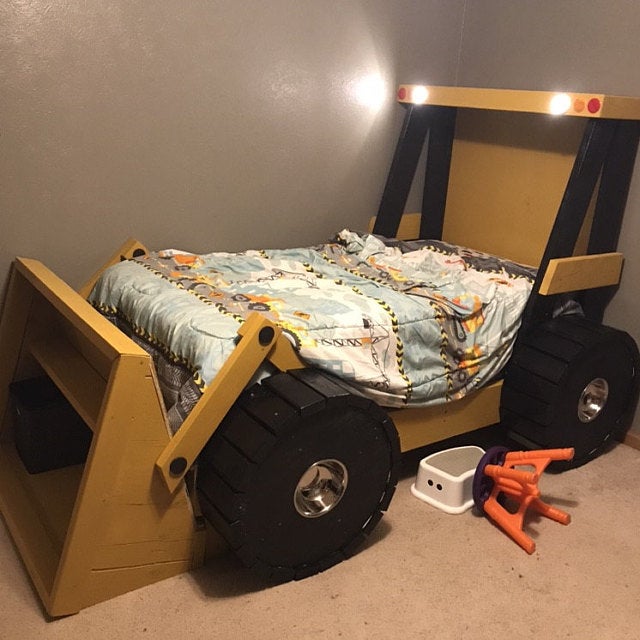 DIY Construction Truck Kids Bed Has a Built-In Bookshelf In The Bucket  - Wheel loader / front loader kids bed