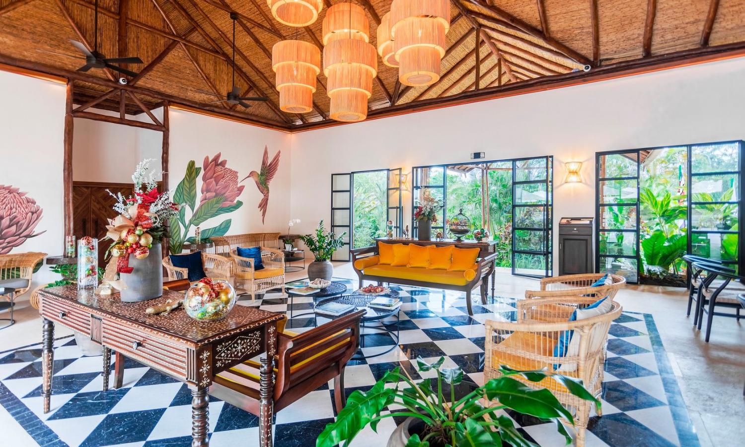 Luxury Costa Rican Villa That Lets You Sleep In The Rainforest and Hang Out With Sloths - Sloth rainforest villa