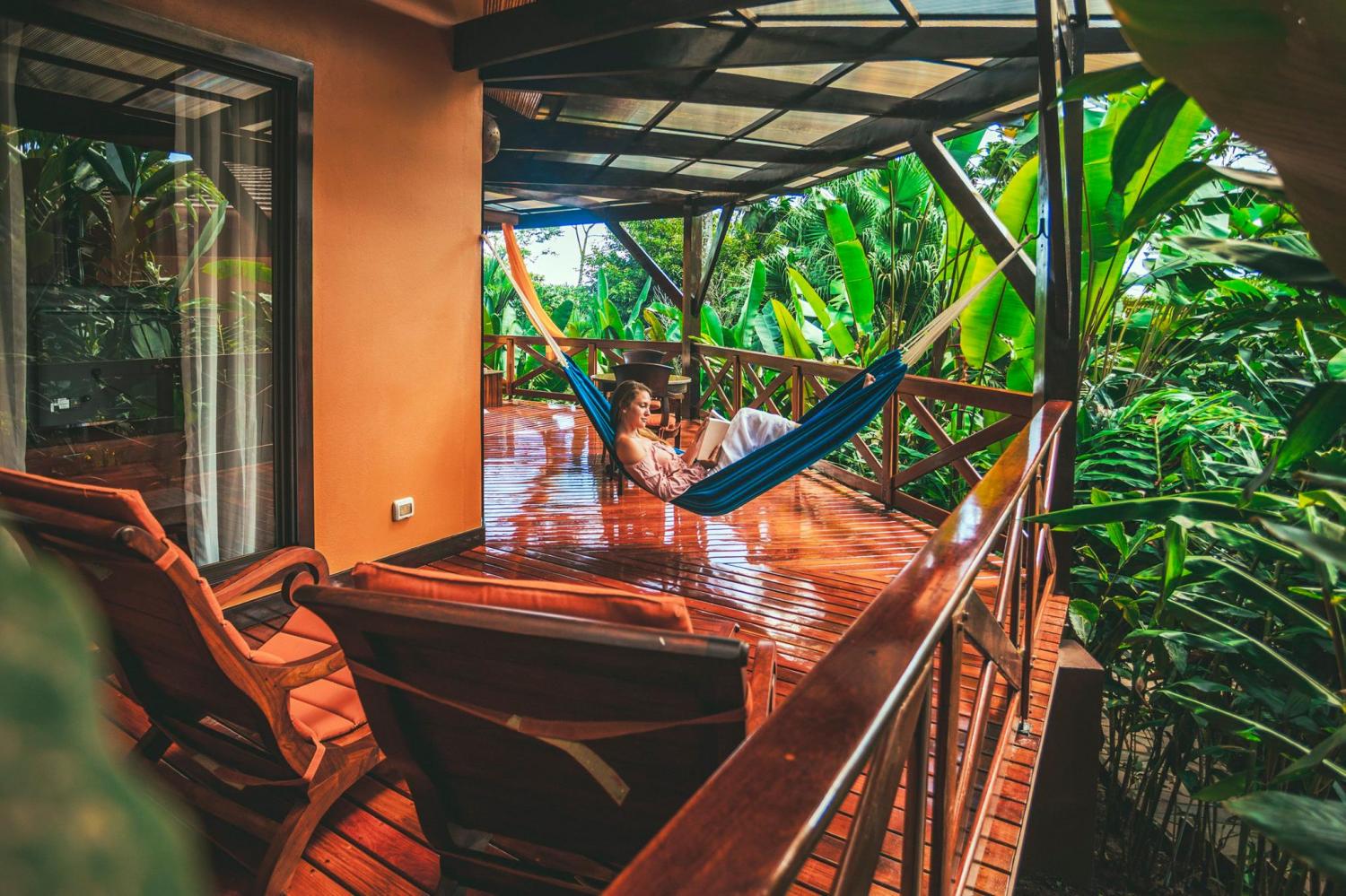 Luxury Costa Rican Villa That Lets You Sleep In The Rainforest and Hang Out With Sloths - Sloth rainforest villa