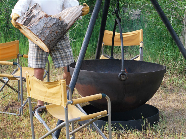 Cowboy Cauldron - Giant tripod hanging fire pit and BBQ