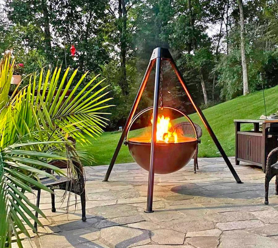 Cowboy Cauldron - Giant tripod hanging fire pit and BBQ