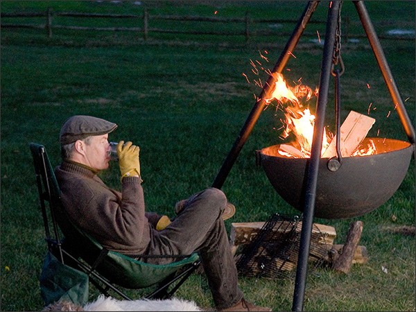Cowboy Cauldron - Giant tripod hanging fire pit and BBQ
