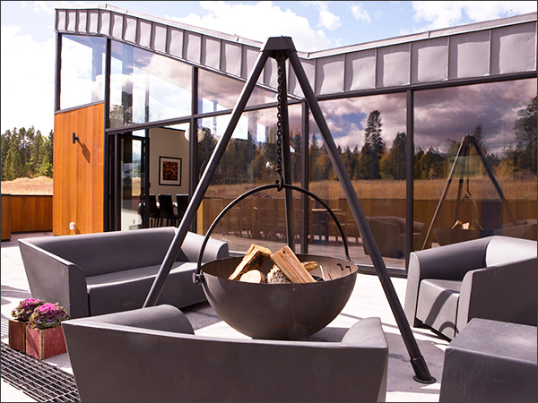 Cowboy Cauldron - Giant tripod hanging fire pit and BBQ