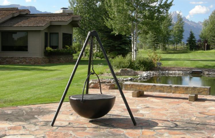 Cowboy Cauldron - Giant tripod hanging fire pit and BBQ