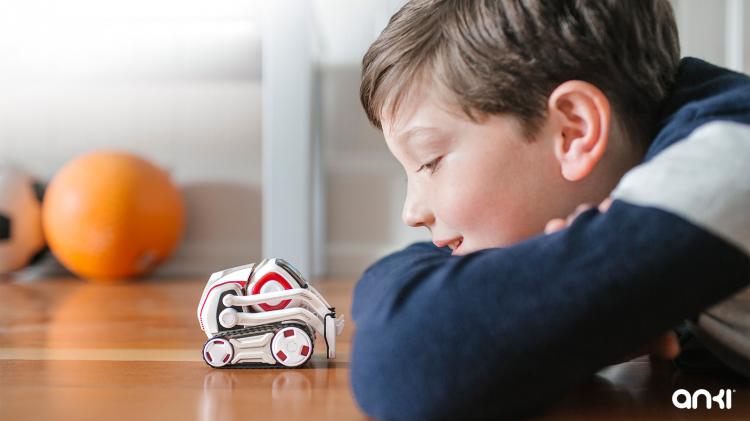 Cozmo Cute Mini Robot - Interactive home robot toy for kids - Bulldozer robot like Wall-e