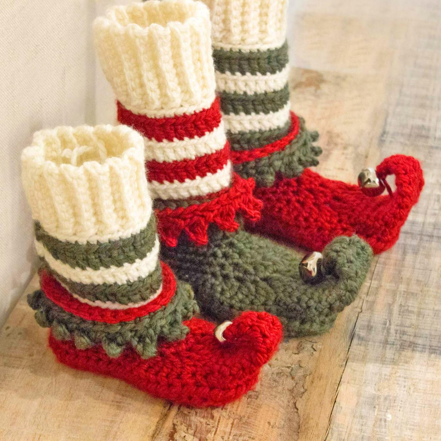 Crochet Elf Slippers - Pattern to crochet your own DIY crochet elf slippers