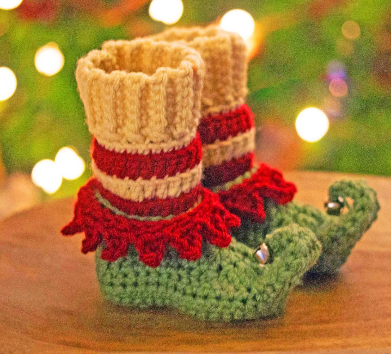 Crochet Elf Slippers - Pattern to crochet your own DIY crochet elf slippers