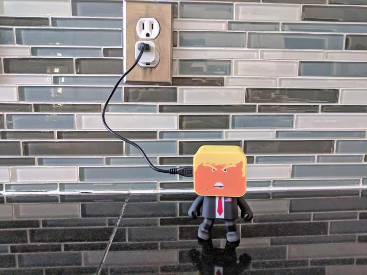 Dancing Donald Trump Bluetooth Speaker - Robotic Dancing President Speaker