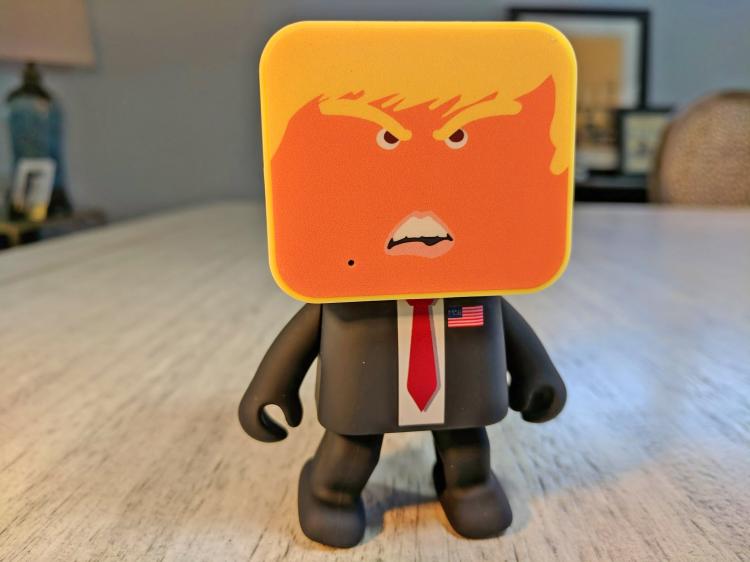 Dancing Donald Trump Bluetooth Speaker - Robotic Dancing President Speaker