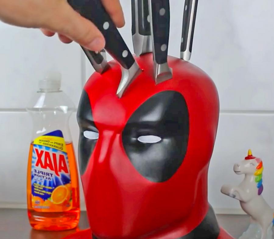 Deadpool knife block - knives in head knife holder