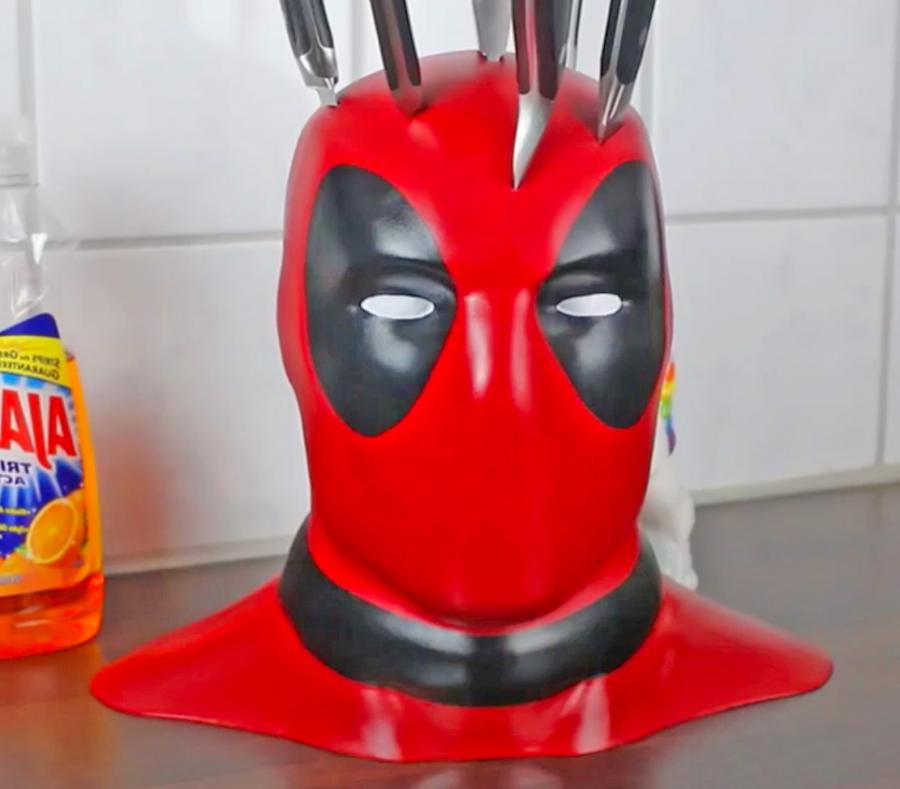 Deadpool knife block - knives in head knife holder