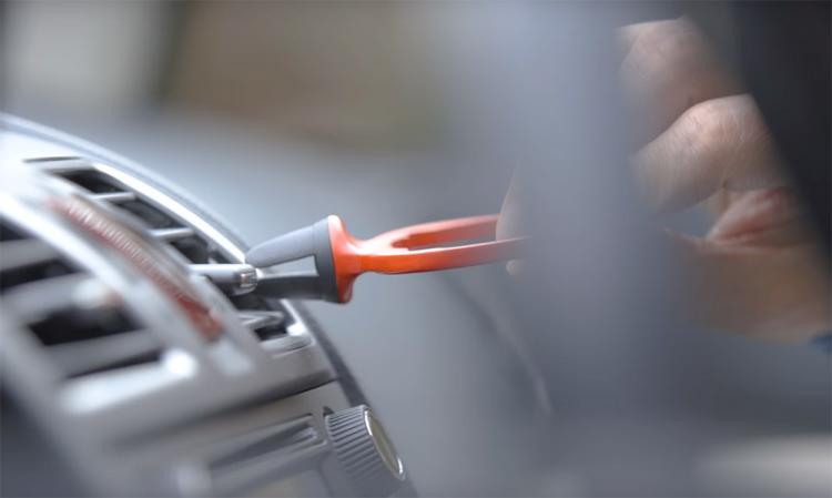 DipClip - Car Vent Dipping Sauce Holder