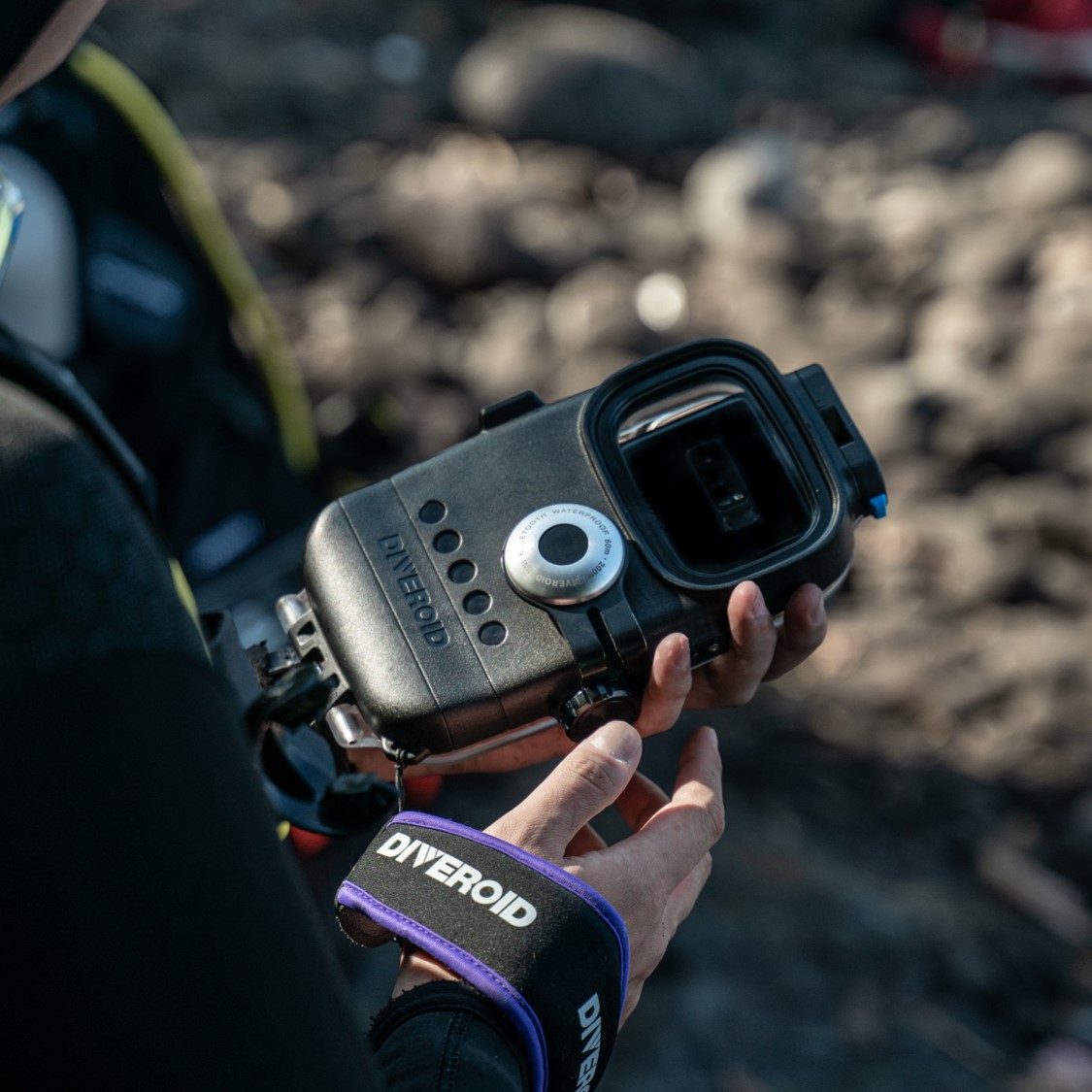 Diveroid all-in-one scuba diving computer, sensor, logbook, and underwater camera
