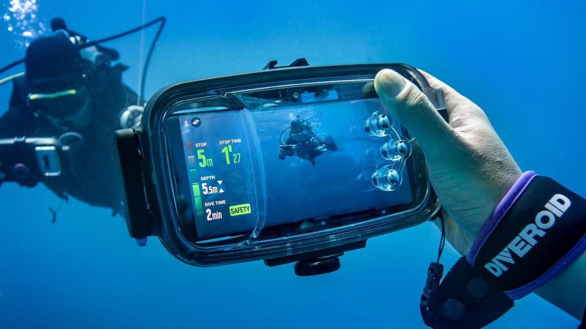 Diveroid all-in-one scuba diving computer, sensor, logbook, and underwater camera