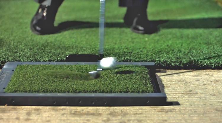 Fairway Pro - Divot Simulating Golf Mat Prevents Replacing Divots
