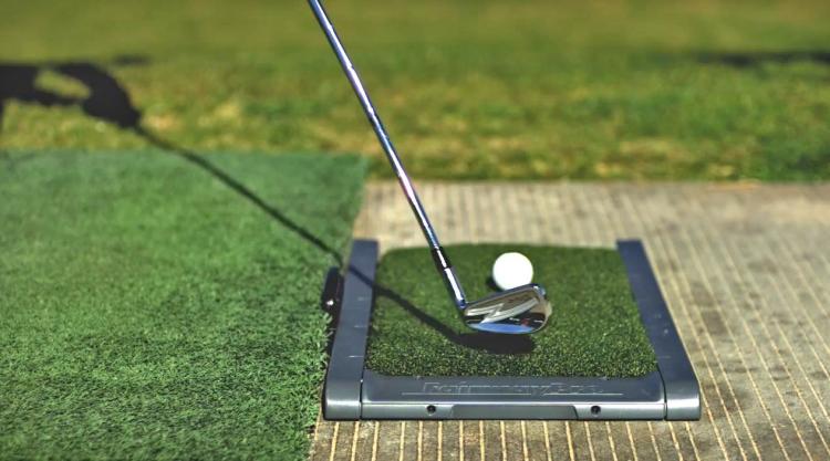 Fairway Pro - Divot Simulating Golf Mat Prevents Replacing Divots